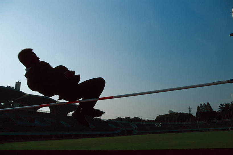 东方人,一个人,商务人士,运动员,商务男性,体育馆,运动场,跳,横图,室外,白天,仰视,衬衫,锻炼,快乐,比赛,运动,竞争,撑杆跳高,草地,草坪,植物,亚洲,仅一个男性,仅一个人,仅一个中年男性,阴影,套装,光线,影子,半空,黄种人,娱乐,体育场,草,蓝色,绿色,蓝天,天空,阳光,天,休闲,田径场,晴朗,体育运动,商务装,工薪阶层,万里无云,运动馆,撑竿跳,撑竿跳高,体育,撑杆跳,男人,男性,中年男性,亚洲人,白领,上班族,晴空,晴空万里,体育运动员,运动选手,跳跃,彩图,低角度拍摄,全身,衬衣,健身