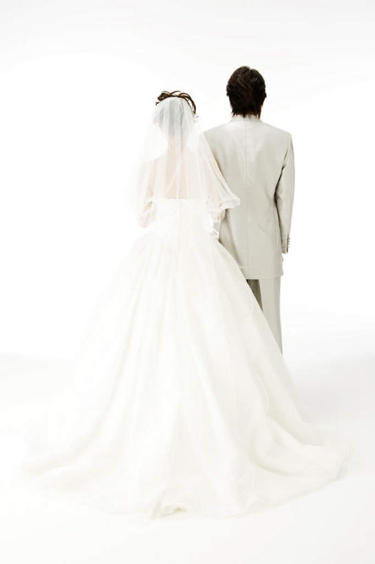 东方人,两个人,家庭,夫妻,新娘,新郎,站,竖图,室内,白天,白色背景,婚纱,衬衫,西装,爱情,婚礼,快乐,亚洲,套装,头纱,正装,庆祝,领带,结婚,浪漫,职业装,黄种人,背面,站着,温暖,温馨,喜庆,一家人,恩爱,恋人,摄影,影棚,纪念,和睦,男人,男性,年轻男性,年轻女性,女人,女性,亚洲人,年轻人,夫妇,情侣,站立,彩图,全身,影棚拍摄,衬衣,婚礼服,礼服,高兴,拍摄,婚礼头纱,伴侣,融洽