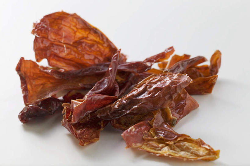 无人,横图,俯视,室内,特写,白天,白色背景,餐桌,桌子,辣椒,蔬菜,一堆,阴影,堆叠,堆积,新鲜,反射,影子,食品,食物,红色,干货,摄影,有机食品,绿色食品,影棚,餐台,堆,彩椒,辣角,红海椒,大椒,辣虎,广椒,甜椒,柿子椒,辣子,海椒,番椒,灯笼椒,彩图,高角度拍摄,影棚拍摄,拍摄