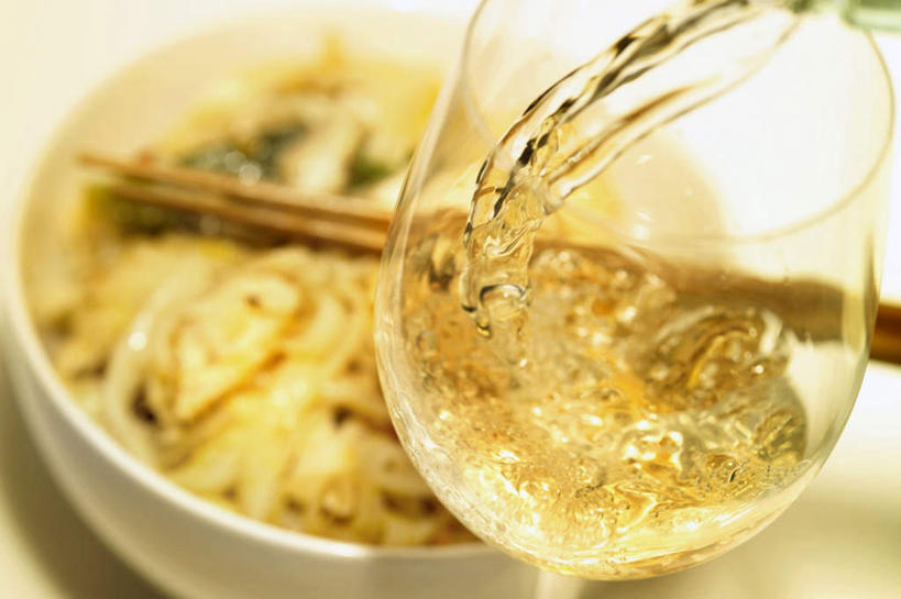 红酒,葡萄酒,肌肉,健壮,无人,横图,俯视,室内,特写,白天,白色背景,烹饪,中餐,餐桌,筷子,桌子,蔬菜,杯子,餐具,一双,阴影,朦胧,模糊,新鲜,反射,高脚杯,影子,陶瓷,韭菜,料理,食品,陶瓷制品,红酒杯,白葡萄酒,酒类,一杯,文化,传统,凉皮,菜肴,美食,玻璃制品,酒,食物,饮料,一个,酒杯,容器,碗,健康,中式,活力,力量,摄影,佳肴,有机食品,绿色食品,影棚,单个,餐台,青春,储藏,礼节,强壮,葡萄酒杯,储存,礼仪,起阳草,韭,山韭,长生韭,陕西凉皮,玻璃杯,进餐用具,彩图,高角度拍摄,影棚拍摄,拍摄,贮存
