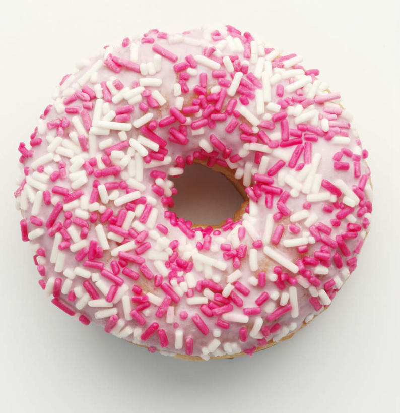 点心,面包,无人,竖图,俯视,室内,特写,白天,白色背景,餐桌,桌子,阴影,反射,影子,食品,糖,糖果,面点,甜点,甜品,食物,糕点,一个,粉色,白色,甜食,甜甜圈,摄影,影棚,单个,餐台,彩虹糖,多纳滋面包,唐纳滋,面包圈,彩图,高角度拍摄,影棚拍摄,拍摄