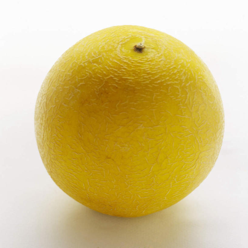 无人,竖图,俯视,室内,特写,白天,白色背景,餐桌,桌子,水果,阴影,新鲜,反射,影子,生食,食品,果实,甜瓜,食物,一个,黄色,香瓜,摄影,有机食品,绿色食品,影棚,单个,餐台,甘瓜,彩图,高角度拍摄,影棚拍摄,拍摄