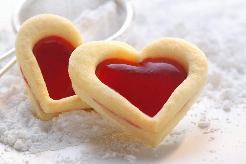 点心,无人,竖图,俯视,室内,特写,白天,餐桌,桌面,桌子,两块,一堆,许多,阴影,堆叠,堆积,反射,圆形,粉末,影子,面粉,食品,甜点,粮食,筛子,食物,糕点,两个,红色,白色,饼干,果酱,甜食,零食,粉,摄影,影棚,餐台,堆,农产品,原材料,装饰饼干,粉状,果子酱,彩图,高角度拍摄,影棚拍摄,拍摄