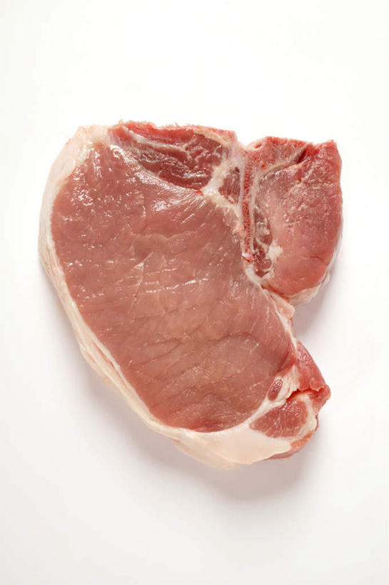 无人,竖图,俯视,室内,特写,白天,白色背景,餐桌,桌子,一块,阴影,反射,影子,肉,生食,猪肉,肉类,红色,摄影,影棚,餐台,肉食,鲜血,豚肉,彩图,高角度拍摄,影棚拍摄,拍摄