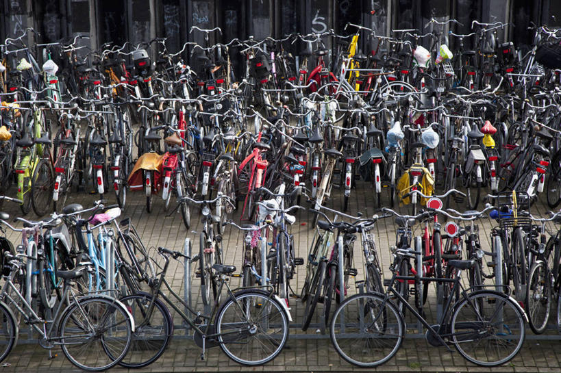 无人,停车场,横图,俯视,室外,白天,度假,美景,城市风光,城市,自行车,欧洲,荷兰,一排,许多,阴影,整齐,光线,影子,景观,首都,很多,娱乐,车,脚踏车,排列,阳光,交通工具,享受,休闲,景色,放松,西欧,队列,载具,阿姆斯特丹,荷兰王国,尼德兰王国,北荷兰省,彩图,高角度拍摄,泊车场