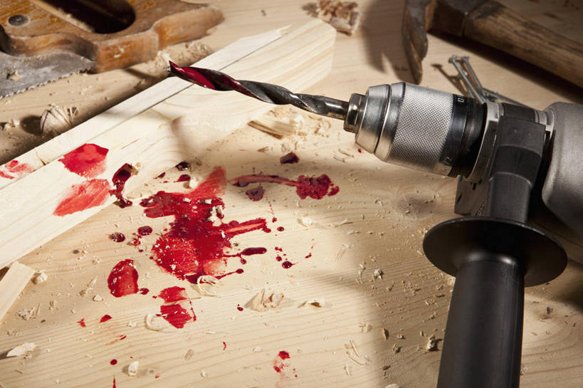 无人,横图,俯视,室内,特写,白天,建材,桌面,桌子,建筑,金属制品,金属,木制,材料,工具,木板,木材,木柴,木制品,血液,建造,肮脏,木料,邋遢,手摇钻,钻孔,手钻,龌龊,污秽,彩图,高角度拍摄