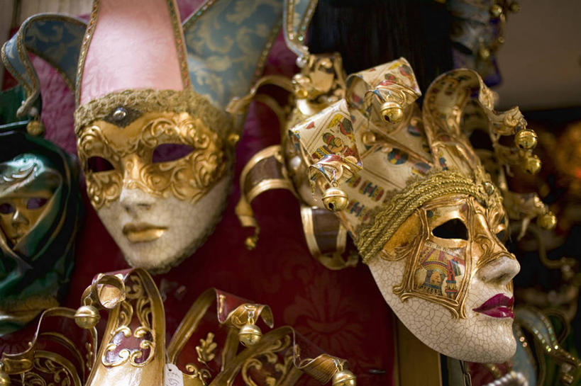 无人,横图,室内,特写,白天,正面,民族服装,静物,许多,服装,朦胧,模糊,装饰,面具,很多,古典,文化,传统,衣服,纪念品,服饰,纪念,留念,华丽,修饰,古装,点缀,怀念,衬托,美观,雅致,雅观,韵味,记念,彩图,传统服装,民俗服