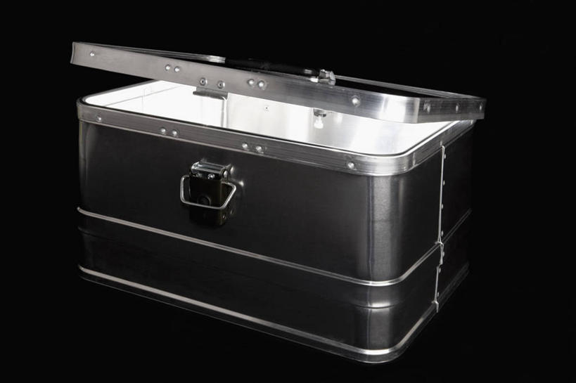 无人,横图,室内,特写,白天,正面,纯洁,静物,金属制品,阴影,黑色背景,光线,金属,影子,灯光,银色,一个,黑色,容器,打开,摄影,信仰,影棚,单个,储藏,铁盒,开启,储存,高贵,雅致,彩图,影棚拍摄,拍摄,贮存