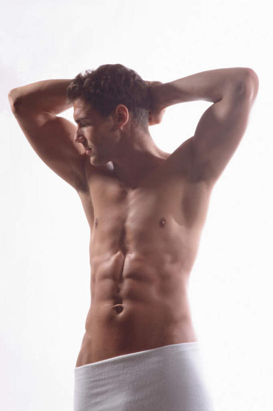 西方人,肌肉,健壮,一个人,竖图,室内,白天,白色背景,正面,纺织品,欧洲,欧洲人,仅一个男性,仅一个人,抱头,阴影,装饰,光线,毛毯,毯子,影子,扭头,注视,裸露,纺织,仅一个年轻男性,垫子,观察,看,转头,健康,温暖,活力,力量,帅哥,摄影,影棚,赤裸,观看,飘逸,青春,华丽,修饰,美男,点缀,察看,强壮,关注,裸,衬托,美观,雅致,雅观,萧洒,潇洒,捧首,捧头,花美男,靓仔,俊男,美男子,型男,男人,男性,年轻男性,白种人,半身,彩图,影棚拍摄,拍摄