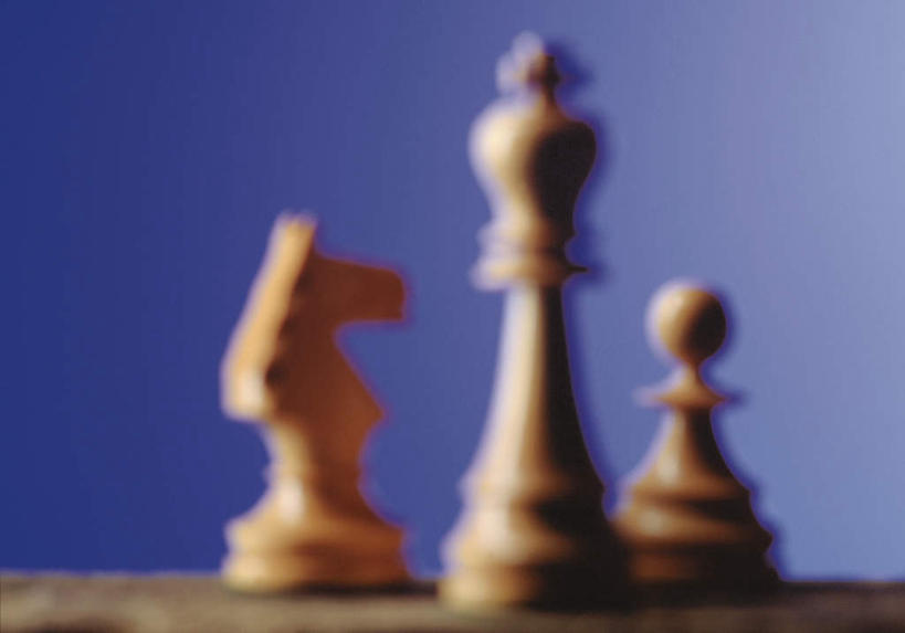 无人,横图,室内,特写,白天,正面,游戏,快乐,比赛,竞争,阴影,蓝色背景,朦胧,模糊,光线,影子,玩,娱乐,旗子,三个,象棋,休闲,棋盘,国际象棋,益智,摄影,影棚,活动,发泄,消遣,智力,宣泄,玩耍,嬉戏,彩图,影棚拍摄,拍摄