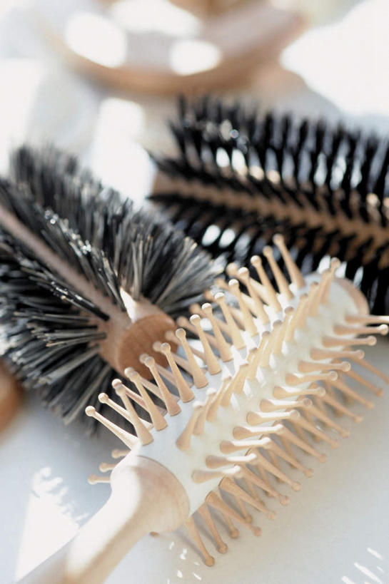 无人,竖图,俯视,室内,特写,静物,阴影,朦胧,模糊,光线,影子,梳子,三个,日用品,天,美发用品,彩图,高角度拍摄