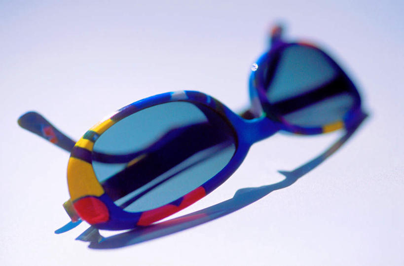 无人,横图,俯视,室内,特写,白天,白色背景,静物,阴影,朦胧,模糊,光线,墨镜,眼镜,影子,一个,太阳镜,太阳眼镜,遮阳镜,摄影,影棚,单个,彩图,高角度拍摄,影棚拍摄,拍摄