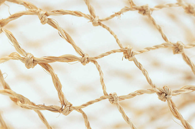 无人,横图,室内,特写,白天,白色背景,正面,静物,阴影,朦胧,模糊,环绕,缠绕,光线,网,影子,草绳,绳子,打结,摄影,影棚,庞大,绳索,复杂,纠缠,稻草绳,繁杂,彩图,影棚拍摄,拍摄