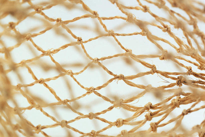 无人,横图,室内,特写,白天,白色背景,正面,静物,阴影,朦胧,模糊,环绕,缠绕,光线,网,影子,草绳,绳子,打结,摄影,影棚,庞大,绳索,复杂,纠缠,稻草绳,繁杂,彩图,影棚拍摄,拍摄