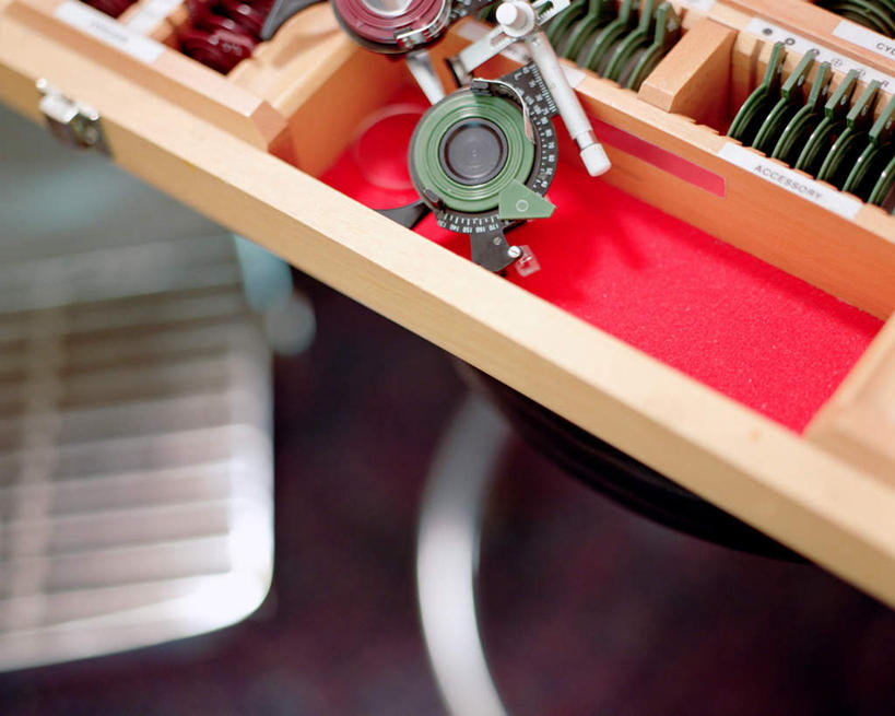 无人,横图,俯视,室内,特写,白天,静物,抽屉,金属制品,许多,朦胧,模糊,金属,木制,很多,排列,木制品,容器,储藏,医疗设备,储存,医疗器械,医疗工具,摆列,彩图,高角度拍摄,布列,分列,贮存,光学仪器