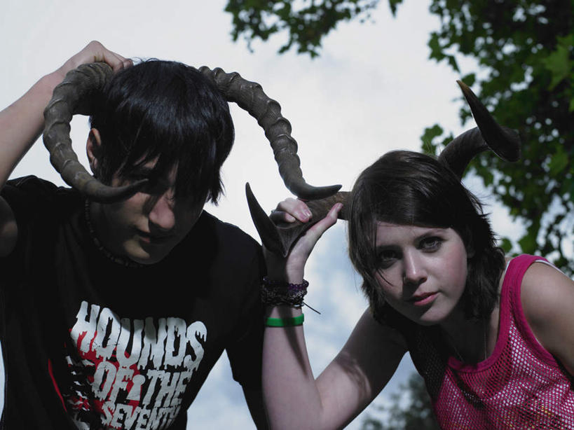 西方人,两个人,站,横图,室外,白天,仰视,爱情,植物,欧洲,欧洲人,握,服装,云,云朵,浪漫,云彩,注视,休闲装,树,树木,衣服,蓝色,绿色,白云,蓝天,天空,自然,天,观察,看,站着,休闲,温暖,温馨,休闲服,恩爱,握着,恋人,服饰,生长,晴朗,成长,观看,和睦,察看,关注,牛角,男人,男性,年轻男性,年轻女性,女人,女性,白种人,情侣,晴空,站立,半身,彩图,低角度拍摄,伴侣,融洽