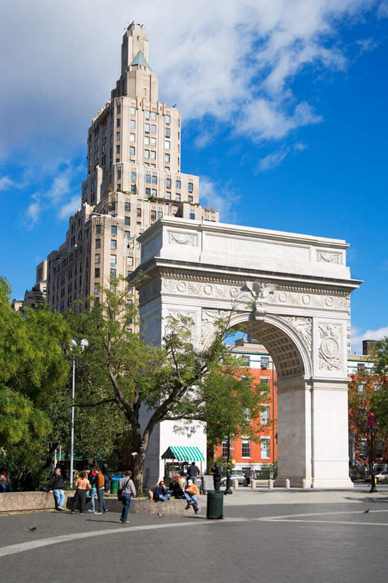 西方人,高楼大厦,走,竖图,室外,白天,正面,度假,办公楼,美景,植物,城市风光,城市,大厦,道路,建筑,路,摩天大楼,写字楼,公路,欧洲,纽约,美国,欧洲人,服装,景观,乡村,分界线,曼哈顿,停车线,交通,许多人,注视,休闲装,娱乐,树,树木,衣服,绿色,自然,村庄,楼宇,观察,看,一群人,享受,休闲,休闲服,商务楼,景色,放松,服饰,生长,成长,观看,车行道,车行道分界线,察看,北美,北美洲,关注,标线,美洲,车行线,纽约州,帝国之州,帝国州,北亚美利加洲,亚美利加洲,格林威治村,格林尼治村,西村,男人,男性,女人,女性,中年男性,中年女性,白种人,马路,步行,散步,走路,彩图,全身,大楼,高层建筑,高楼,摩天楼,曼哈顿岛