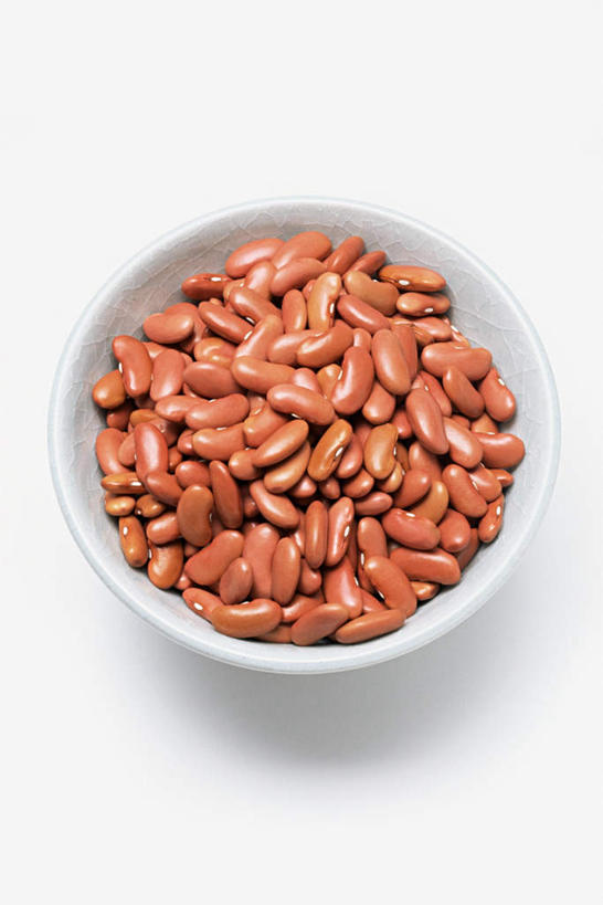 无人,竖图,俯视,室内,特写,白天,白色背景,植物,桌面,桌子,豆,蔬菜,一堆,许多,堆叠,堆积,新鲜,木制,陶瓷,豆类,豆子,刀豆,食品,陶瓷制品,很多,四季豆,食物,一个,木制品,容器,碗,摄影,有机食品,绿色食品,影棚,单个,储藏,堆,储存,红芸豆,芸豆,豆科,菜豆,二季豆,白肾豆,架豆,玉豆,去豆,彩图,高角度拍摄,影棚拍摄,拍摄,贮存