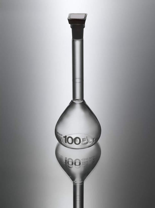 无人,竖图,俯视,室内,特写,白天,实验,仪器,静物,灰色背景,研究,透明,分析,化学,测试,标志,烧瓶,数字,文字,字符,标识,玻璃制品,一个,玻璃瓶,瓶子,器皿,摄影,阿拉伯数字,影棚,单个,玻璃仪器,试验耗材,实验用品,平底烧瓶,彩图,高角度拍摄,影棚拍摄,拍摄