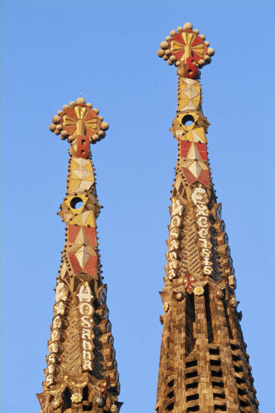 无人,教堂,竖图,室外,特写,白天,仰视,旅游,度假,标志建筑,地标,建筑,西班牙,欧洲,巴塞罗那,阴影,节日,高大,光线,影子,柱子,宏伟,文化,娱乐,建设,圣家族大教堂,蓝色,蓝天,天空,阳光,天,祈祷,享受,休闲,健康,旅游胜地,放松,许愿,宗教,信仰,晴朗,纪念,祈求,南欧,信念,万里无云,圣家堂,西班牙王国,巴塞罗那市,神圣家族教堂,圣家赎罪堂,高峻,嵬峨,平安,晴空,晴空万里,彩图,低角度拍摄,大教堂,礼拜堂