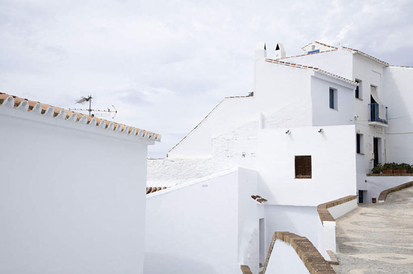 无人,家,栏杆,露台,横图,室外,白天,正面,度假,美景,阳台,城市风光,城市,道路,路,西班牙,欧洲,阴影,光线,影子,房屋,墙,屋子,景观,云,云朵,公寓,围栏,小路,交通,云彩,娱乐,洋房,护栏,楼房,安达卢西亚,墙壁,墙面,住宅,蓝色,白云,蓝天,天空,阳光,天,享受,休闲,景色,放松,晴朗,南欧,安达鲁西亚,马拉加省,马拉加,西班牙王国,安达卢西亚自治区,晴空,彩图,房子,露天阳台