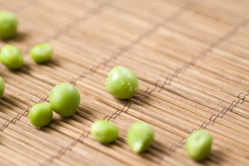 无人,横图,俯视,室内,特写,白天,植物,蔬菜,许多,阴影,竹制,朦胧,模糊,新鲜,反射,影子,豆类,豆子,豌豆,食品,荷兰豆,食物,有机食品,绿色食品,竹制品,雪豆,豆科,寒豆,毕豆,麻累,国豆,小寒豆,麦豌豆,寿司帘,寿司席,寿司竹,寿司竹卷,寿司竹席,彩图,高角度拍摄