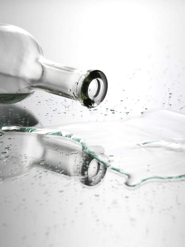 无人,竖图,俯视,室内,特写,白天,水,阴影,飞溅,灰色背景,溅,反射,罐子,液体,影子,水滴,饮用水,玻璃制品,水珠,一个,玻璃瓶,瓶子,矿泉水,摄影,影棚,单个,倾泻,倾注,喷洒,蒸馏水,泼洒,彩图,高角度拍摄,影棚拍摄,拍摄