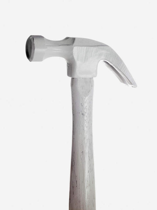 无人,竖图,黑白,室内,特写,白天,白色背景,正面,静物,敲打,锤子,工具,榔头,一个,摄影,影棚,单个,五金,变形,紧固,矫正,塑形,牢固,影棚拍摄,拍摄