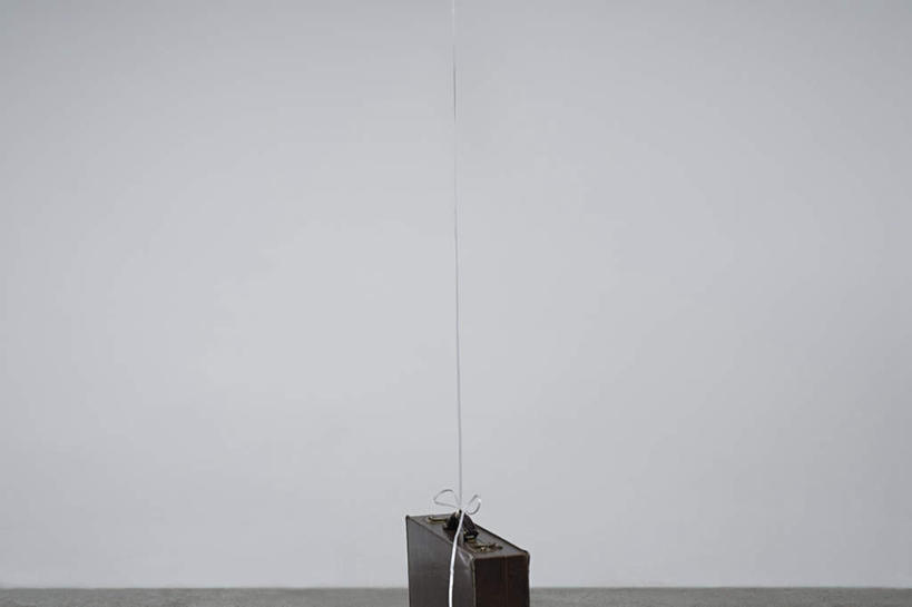 无人,横图,室内,白天,正面,静物,灰色背景,包,公文包,一个,绳子,摄影,影棚,单个,公事包,绳索,彩图,影棚拍摄,拍摄