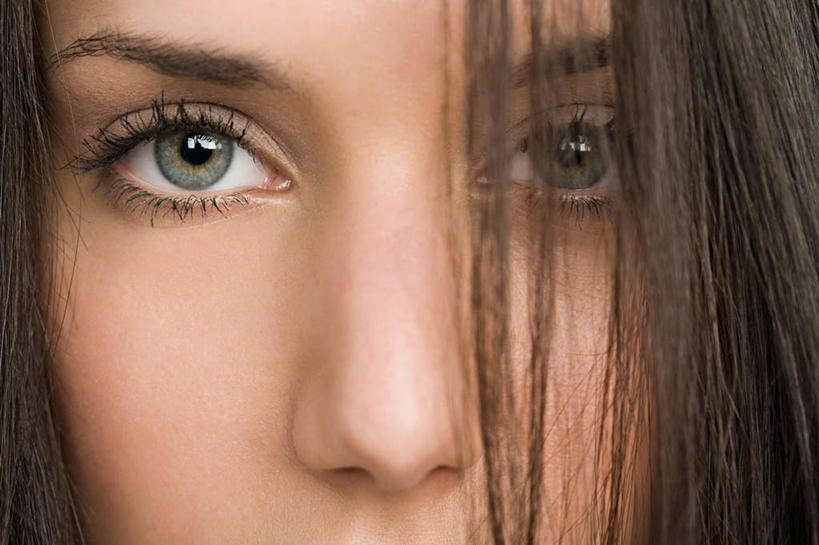 西方人,脸,头,眼睛,脸颊,眉毛,睫毛,头发,一个人,横图,室内,特写,白天,正面,欧洲,欧洲人,瞳孔,仅一个年轻女性,仅一个女性,仅一个人,棕色,注视,化妆品,观察,看,睫毛膏,眼部,摄影,影棚,观看,察看,眼珠,关注,眼妆,睫毛液,年轻女性,女人,女性,白种人,头部,直发,睫,脸部,脸蛋,眉,面部,眼,眼睫毛,眼眉,半身,彩图,影棚拍摄,拍摄,眼眉毛