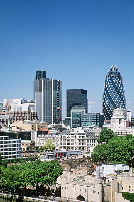 无人,高楼大厦,竖图,俯视,室外,白天,度假,美景,植物,城市风光,标志建筑,城市,大厦,地标,建筑,摩天大楼,英国,欧洲,伦敦,景观,建筑群,首都,娱乐,建设,伦敦塔,树,树木,蓝色,绿色,蓝天,天空,自然,天,享受,休闲,景色,放松,生长,晴朗,成长,西欧,大不列颠,大不列颠及北爱尔兰联合王国,万里无云,大不列颠联合王国,日不落英帝国,雾都,晴空,晴空万里,彩图,高角度拍摄,大楼,高层建筑,高楼,摩天楼