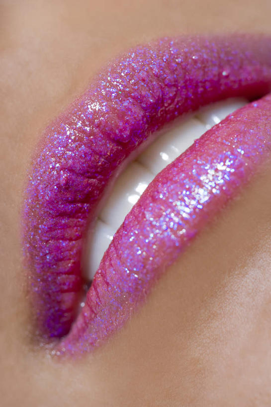 嘴,牙齿,一个人,竖图,室内,特写,白天,正面,亚洲,仅一个年轻女性,仅一个女性,仅一个人,紫色,唇彩,唇膏,摄影,影棚,年轻女性,女人,女性,亚洲人,印度人,齿,口,口腔,牙,牙龈,嘴巴,嘴唇,半身,彩图,影棚拍摄,拍摄