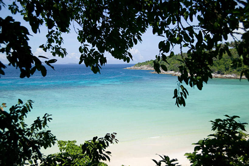 无人,横图,室外,白天,正面,旅游,度假,海浪,海洋,美景,植物,叶子,泰国,亚洲,阴影,光线,影子,景观,浪花,水平线,云,云朵,辽阔,绿叶,海平线,云彩,娱乐,树,树木,蓝色,绿色,白云,蓝天,天空,阳光,自然,海水,天,享受,休闲,广阔,嫩叶,景色,放松,东南亚,生长,晴朗,成长,一望无际,自然风光,海景,泰王国,无边无际,一马平川,昌岛,阁昌岛,象岛,叶,叶片,大海,风浪,海,海水的波动,近岸浪,涌浪,晴空,彩图,水天相接,水天一线