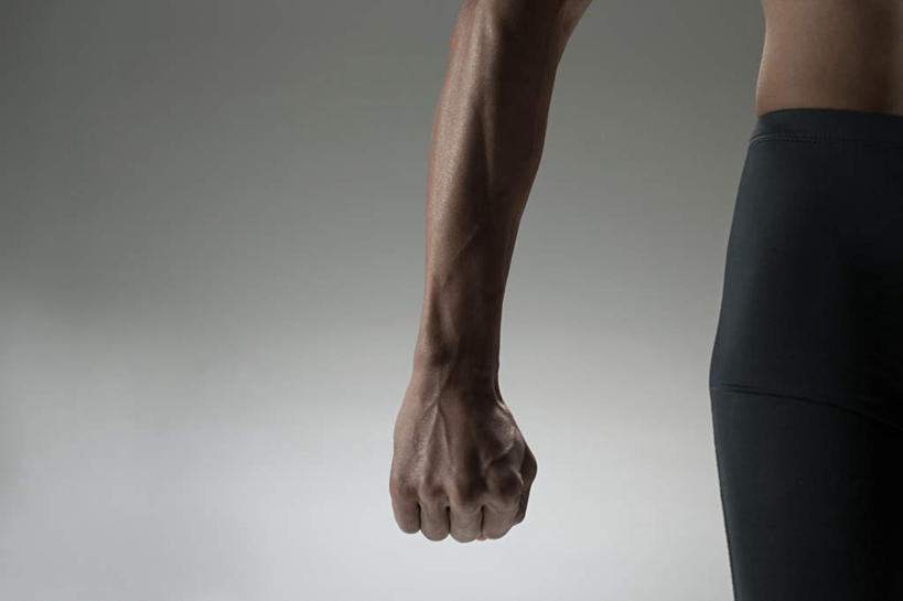 东方人,拳,一个人,横图,室内,白天,锻炼,运动,亚洲,仅一个男性,仅一个人,灰色背景,裤子,黄种人,背面,仅一个老年男性,摄影,影棚,单手,体育,老年男性,男人,男性,亚洲人,拳头,半身,彩图,影棚拍摄,健身,拍摄