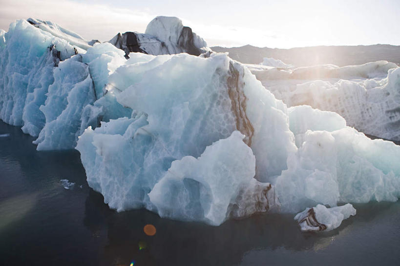 无人,横图,俯视,航拍,室外,白天,旅游,度假,冰山,海浪,海洋,美景,山,欧洲,冰岛,阴影,光线,影子,冰,景观,浪花,山峰,山峦,娱乐,冰川,蓝色,蓝天,天空,阳光,自然,海水,天,享受,休闲,景色,放松,寒冷,晴朗,冰冷,鸟瞰,自然风光,北欧,冰河,海景,万里无云,冰岛共和国,杰古沙龙湖,严寒,冰凉,酷寒,凛冽,凛凛,极冷,瓦特纳冰原,大海,风浪,海,海水的波动,近岸浪,涌浪,晴空,晴空万里,彩图,高角度拍摄