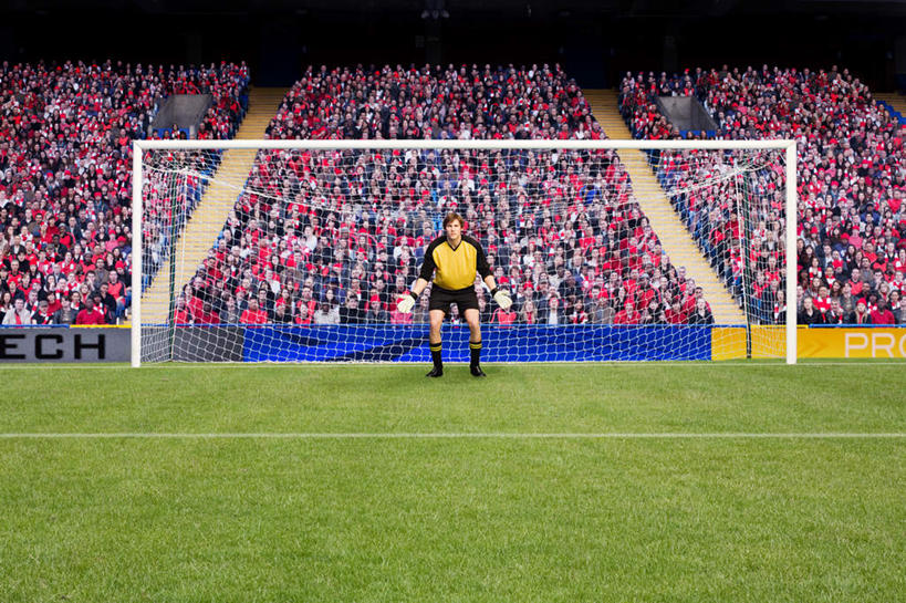 西方人,观众,运动员,足球场,体育馆,运动场,站,横图,室外,白天,正面,运动服,草地,草坪,植物,欧洲,欧洲人,弯腰,准备,服装,许多人,足球运动员,注视,休闲装,体育场,草,衣服,绿色,观察,看,站着,一群人,休闲,休闲服,服饰,观看,察看,衣着,穿着,关注,预备,绿茵场,弯身,运动馆,衣饰,男人,男性,年轻男性,年轻女性,女人,女性,白种人,观赏人员,体育运动员,运动选手,站立,彩图,全身,足球比赛场地,运动装