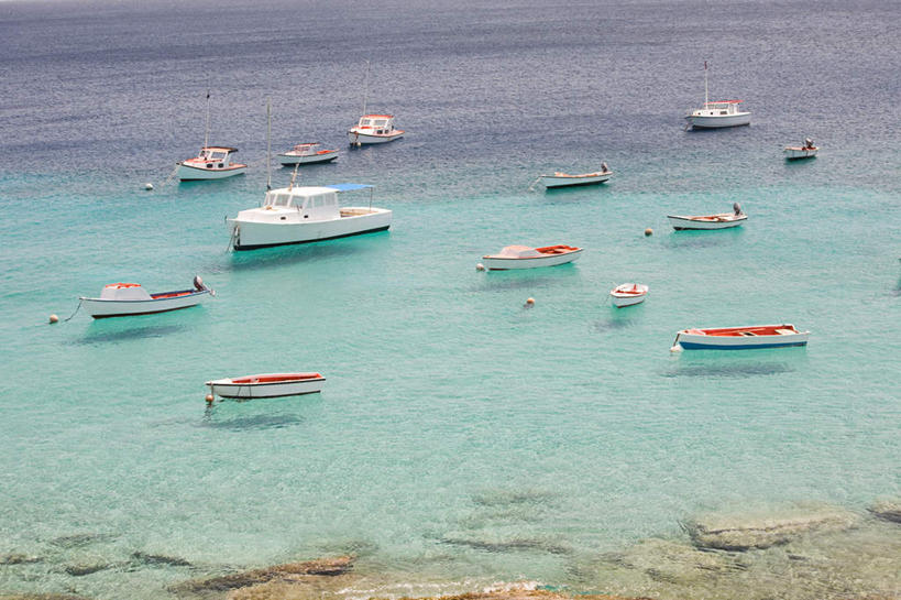 无人,码头,横图,俯视,室外,白天,旅游,度假,海浪,海洋,美景,港口,轮船,船,许多,停靠,阴影,光线,影子,景观,浪花,娱乐,阳光,自然,海水,交通工具,享受,休闲,景色,南美,放松,南美洲,西印度群岛,拉丁美洲,停泊,自然风光,载具,美洲,海景,荷属安的列斯群岛,亚美利加洲,南亚美利加洲,库拉索岛,大海,风浪,海,海水的波动,近岸浪,涌浪,彩图,高角度拍摄,摆渡口,埠头,渡口,渡头,港湾,海港,货运码头,口岸,商港