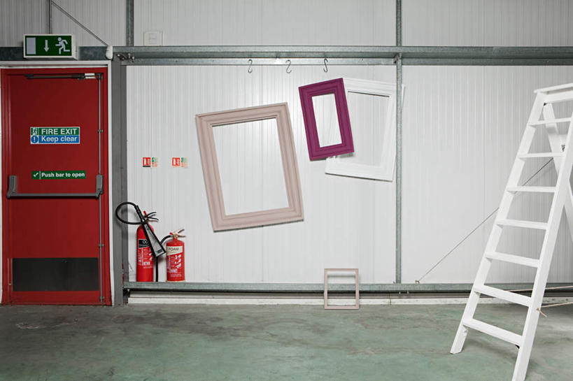 无人,攀登,横图,室内,白天,正面,安全,灭火器,相框,吊挂,悬挂,梯子,阶梯,墙,挂,仓库,墙壁,墙面,三个,粉色,白色,爬,上升,消防,灭火,人字梯,登高,消防灭火器,消防器材,攀爬,彩图,堆栈