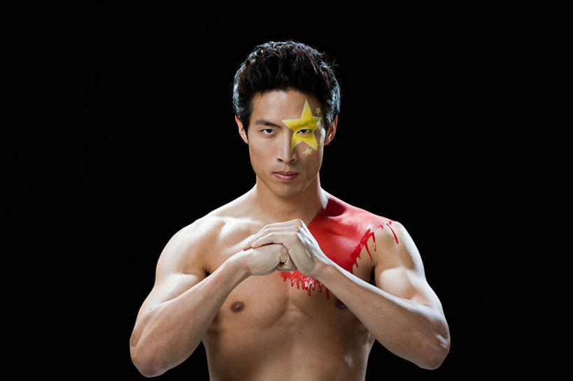 东方人,一个人,站,横图,室内,白天,正面,旗帜,国旗,亚洲,仅一个男性,仅一个人,黑色背景,艺术,彩绘,星星,注视,黄种人,文化,裸露,五星红旗,仅一个年轻男性,黄色,红色,观察,看,站着,星形,抱拳,摄影,影棚,观看,察看,关注,裸,五角形,人体彩绘,中国国旗,美观,纹身彩绘,男人,男性,年轻男性,亚洲人,旗,五角星,站立,半身,彩图,影棚拍摄,拍摄,红地五星旗,中华人民共和国国旗