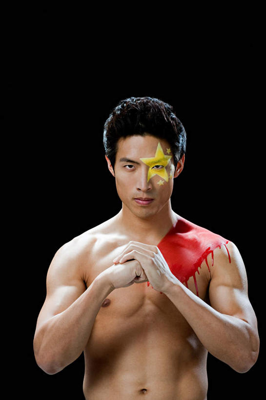 东方人,一个人,站,竖图,室内,白天,正面,旗帜,国旗,亚洲,仅一个男性,仅一个人,黑色背景,艺术,彩绘,星星,注视,黄种人,文化,裸露,五星红旗,仅一个年轻男性,黄色,红色,观察,看,站着,星形,抱拳,摄影,影棚,观看,察看,关注,裸,五角形,人体彩绘,中国国旗,美观,纹身彩绘,男人,男性,年轻男性,亚洲人,旗,五角星,站立,半身,彩图,影棚拍摄,拍摄,红地五星旗,中华人民共和国国旗