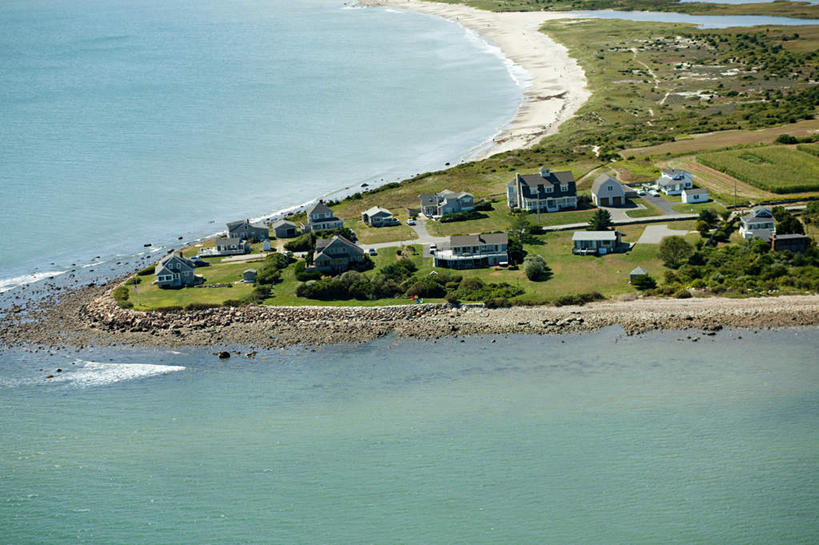 无人,家,横图,俯视,航拍,室外,白天,旅游,度假,草地,草坪,海浪,海洋,美景,沙滩,树林,植物,美国,沙子,房屋,屋子,海岸,景观,浪花,沙地,娱乐,楼房,住宅,草,树,树木,绿色,自然,海水,享受,休闲,景色,放松,生长,成长,北美,北美洲,罗得岛,鸟瞰,自然风光,美洲,海景,罗德岛,北亚美利加洲,亚美利加洲,罗得岛州,海洋之州,纽波特,大海,风浪,海,海水的波动,海滩,近岸浪,涌浪,彩图,高角度拍摄,房子