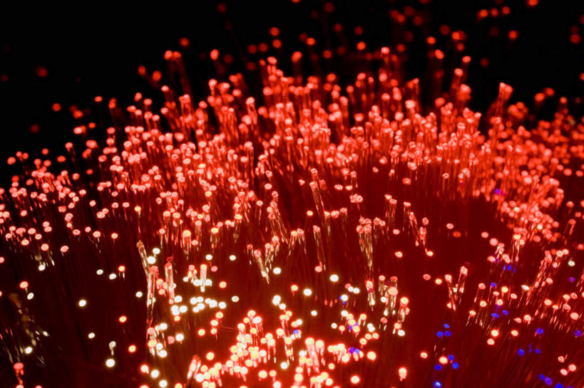 无人,横图,室内,特写,白天,正面,兴奋,热情,静物,黑色背景,梦幻,发光,光束,光纤,光亮,开放,红色,健康,温暖,奔放,活力,积极,激情,摄影,朝气,影棚,暖色,吉祥,光导纤维,生命,未来,发亮,饱满,憧憬,革命,热烈,赤色,充实,斗志,喜气,主动,传输介质,全反射,传导工具,彩图,影棚拍摄,欢乐,拍摄