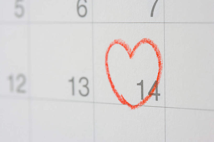 无人,横图,室内,特写,白天,正面,爱情,静物,阴影,爱心,朦胧,模糊,时间,反射,标志,数字,文字,影子,字符,浪漫,计时,标识,红色,温暖,温馨,心形,恩爱,阿拉伯数字,日期,和睦,挂历,心型,日历,彩图,融洽