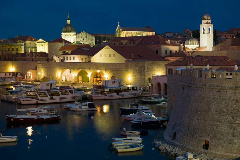 无人,家,横图,室外,白天,正面,度假,河流,美景,日落,水,城市风光,城市,船,欧洲,克罗地亚,许多,阴影,光线,影子,房屋,屋子,河水,景观,水流,晚霞,霞光,落日,公寓,灯光,木船,娱乐,洋房,楼房,住宅,黄昏,交通工具,享受,休闲,景色,彩霞,放松,舟,载具,克罗地亚共和国,夕照,达尔马提亚,达尔马提亚群岛,夕阳,彩图,房子,斜阳