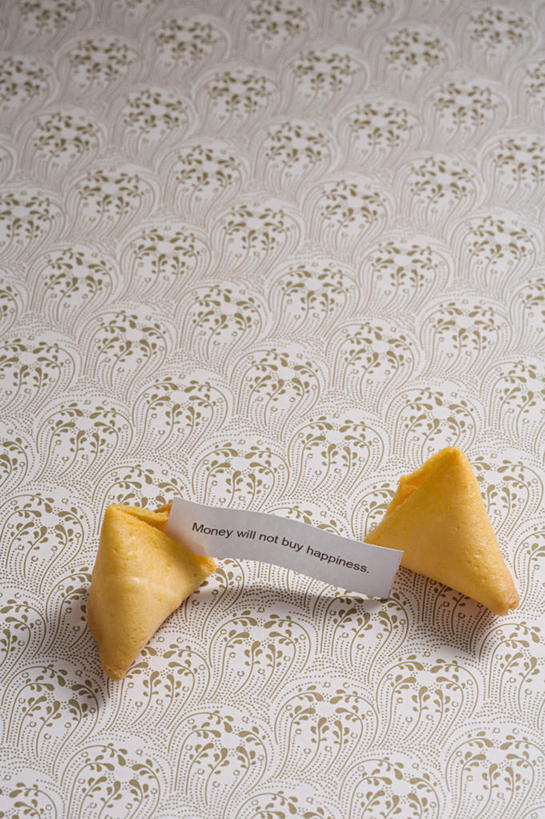 点心,无人,竖图,俯视,室内,特写,白天,桌面,桌子,木制,布料,食品,甜点,甜品,祝福,布纹,桌布,食物,糕点,两个,餐巾,木制品,台布,甜食,摄影,影棚,吉祥,祝愿,签语饼,幸运饼,吉利,祥瑞,彩图,高角度拍摄,影棚拍摄,拍摄