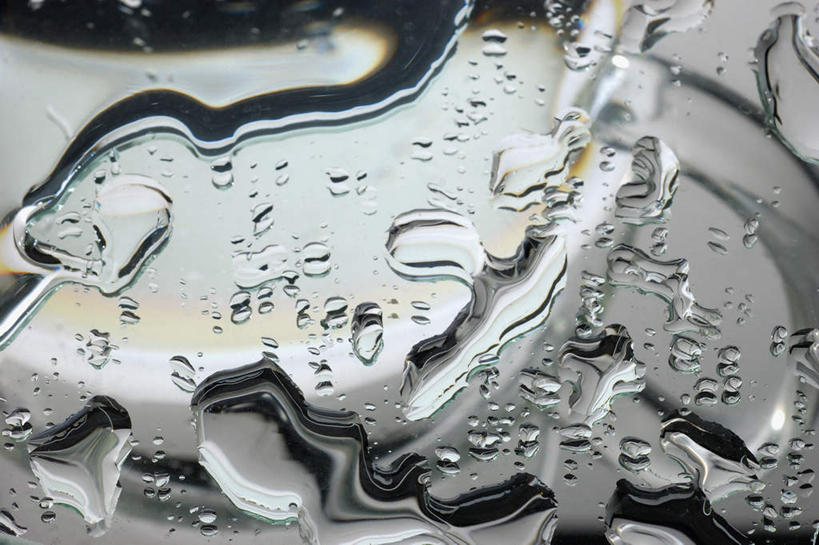 无人,横图,室内,特写,白天,正面,水,杯子,透明,液体,水滴,玻璃制品,水珠,灰色,泡泡,水杯,纯净,纯粹,通明,玻璃杯,彩图