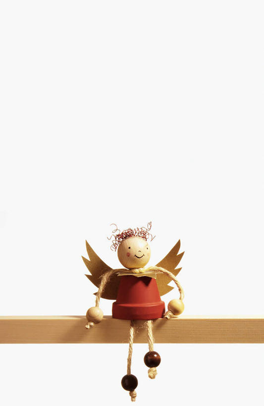 无人,坐,竖图,室内,白天,白色背景,正面,游戏,静物,玩具,圣诞节,天使,阴影,节日,庆祝,反射,翅膀,影子,枝条,玩,文化,娱乐,树枝,庆典,休闲,益智,摄影,影棚,活动,纪念,神圣,发泄,消遣,智力,善良,信徒,宣泄,使者,虬枝,枝杈,袍子,圣洁,光环,玩耍,嬉戏,坐着,彩图,全身,影棚拍摄,拍摄