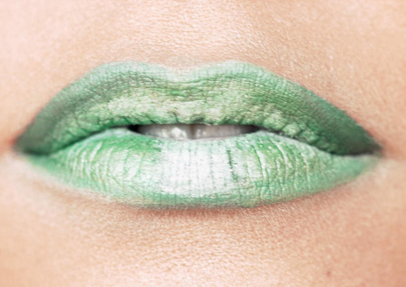 西方人,嘴,一个人,横图,室内,特写,白天,正面,欧洲,欧洲人,仅一个年轻女性,仅一个女性,仅一个人,绿色,年轻女性,女人,女性,白种人,嘴巴,嘴唇,半身,彩图