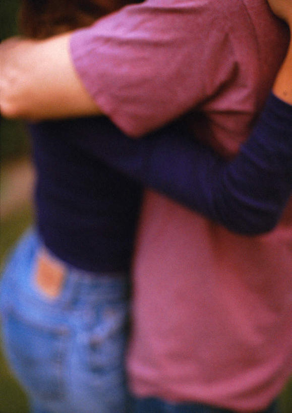 西方人,两个人,夫妻,抱,竖图,室内,特写,白天,侧面,爱情,欧洲,欧洲人,朦胧,模糊,浪漫,恩爱,恋人,抱着,搂着,男人,男性,年轻男性,年轻女性,女人,女性,白种人,情侣,怀抱,搂,搂抱,相抱,拥抱,半身,彩图,伴侣