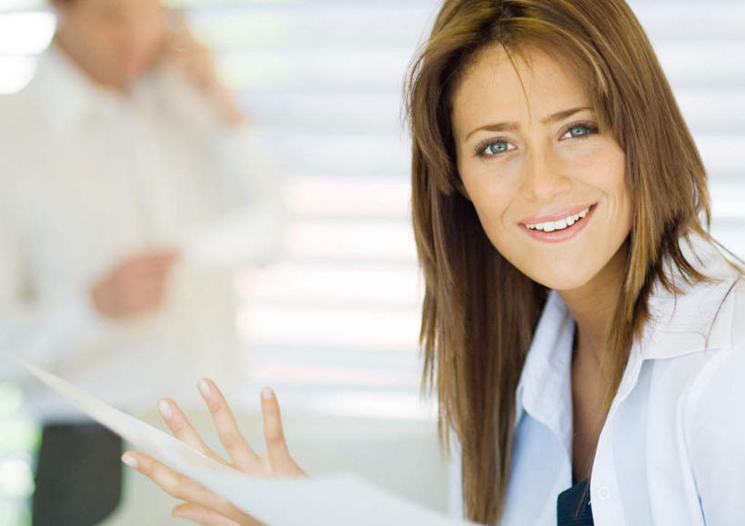 西方人,两个人,同事,商务人士,设计师,商务男性,商务女性,办公室,横图,室内,白天,正面,衬衫,成功,合作,团队,集体,信心,家具,装修,桌子,欧洲,欧洲人,套装,图纸,办公桌,设计图,注视,装潢,队伍,观察,看,观看,色卡,察看,领导,成就,关注,商务装,合伙,领袖,工程图,草图,蓝图,工薪阶层,办公家具,男人,男性,年轻男性,年轻女性,女人,女性,白种人,白领,美术设计员,上班族,设计,设计家,设计者,半身,彩图,衬衣